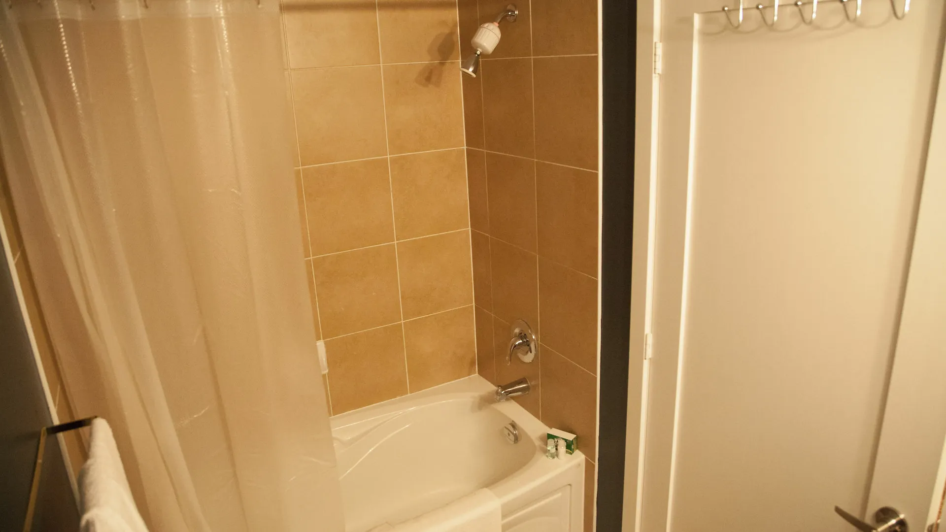 Red Maple Suites - Blue Jays Way Toronto Canada