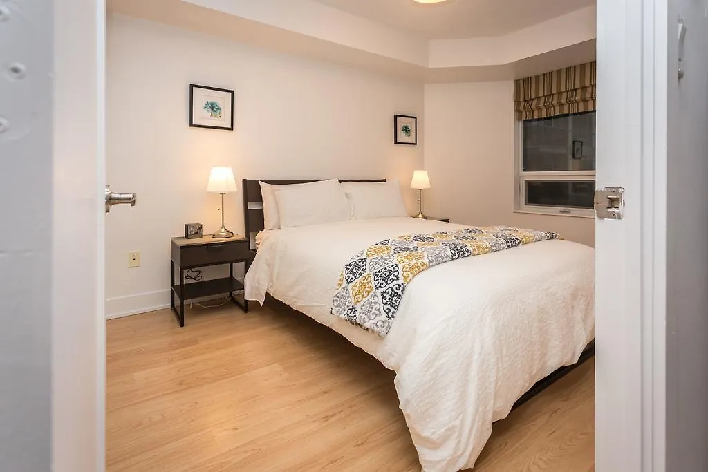 Red Maple Suites - Blue Jays Way Toronto Apartment