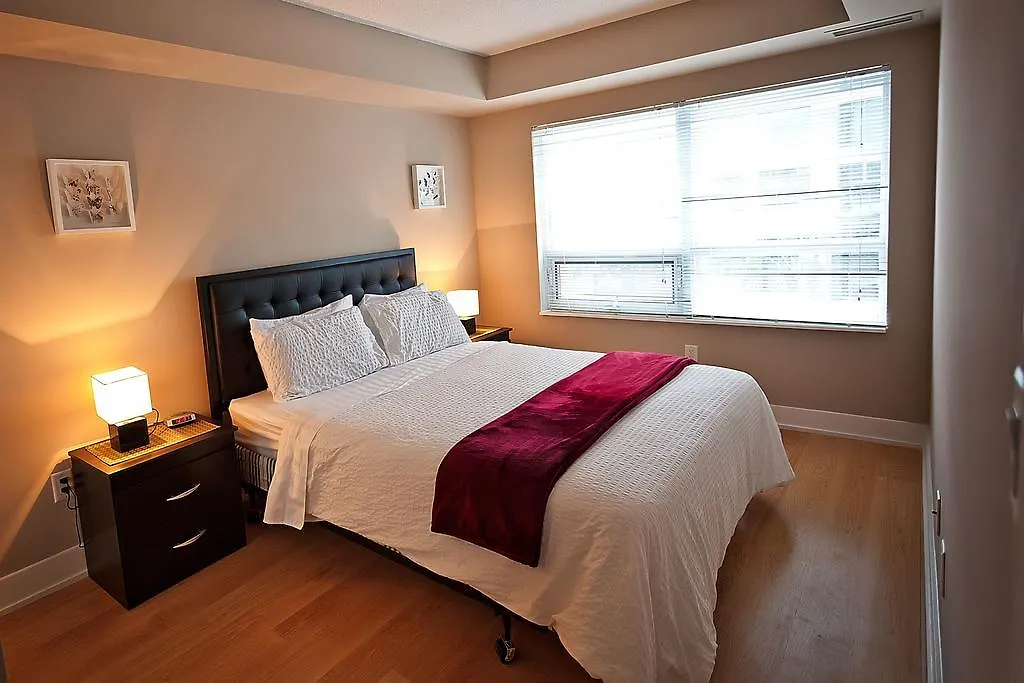 Red Maple Suites - Blue Jays Way Toronto Apartment