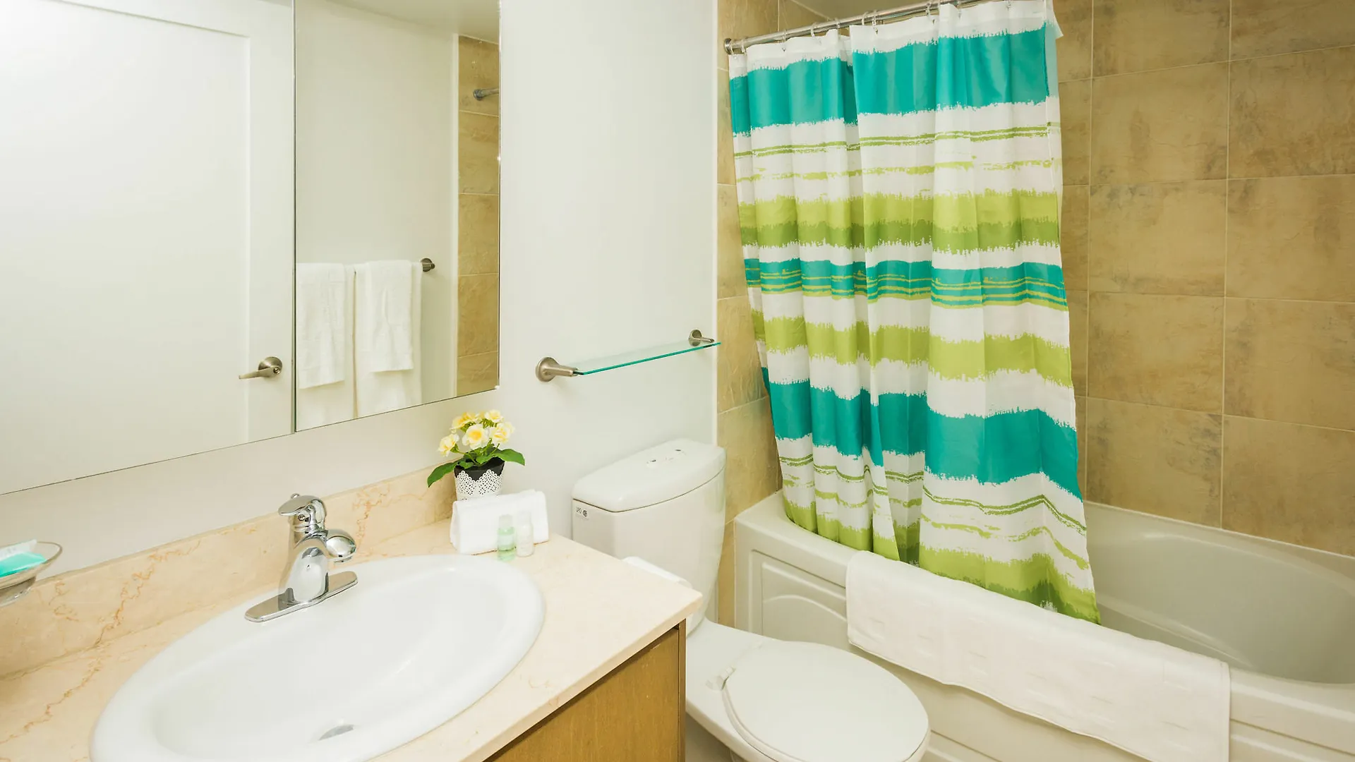 Red Maple Suites - Blue Jays Way Toronto Apartment