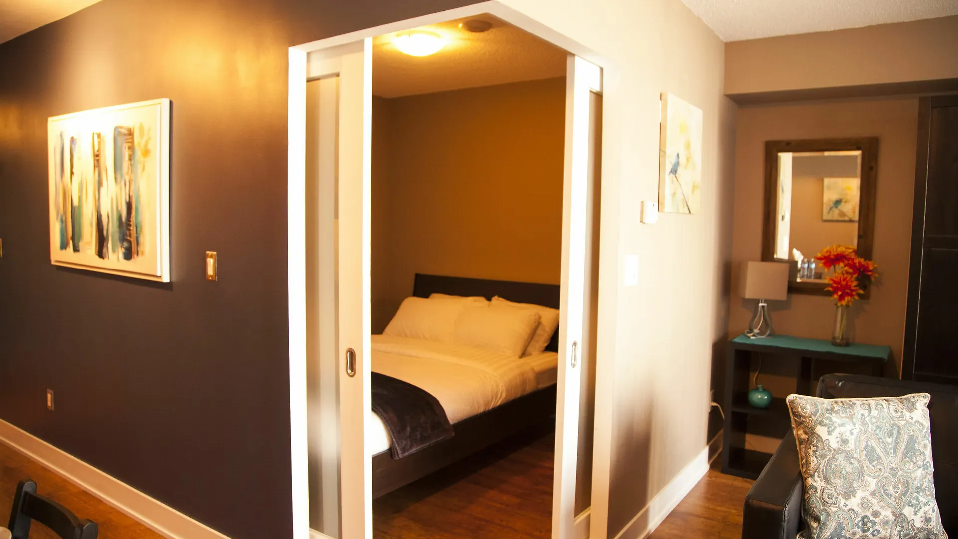 Red Maple Suites - Blue Jays Way Toronto