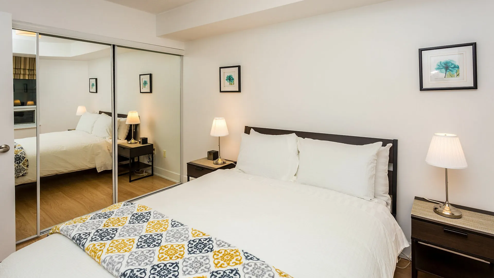 Red Maple Suites - Blue Jays Way Toronto 0*,  Canada