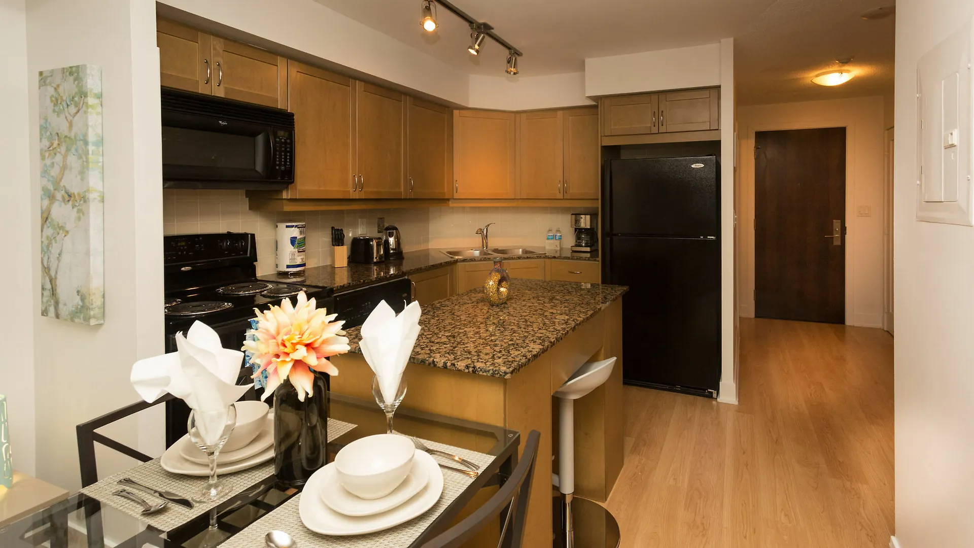 Red Maple Suites - Blue Jays Way Toronto